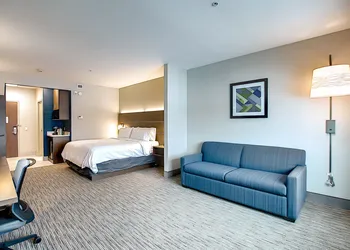 Holiday Inn Express & Suites Calgary Airport Trail NE by IHG hotel thumbnail 8