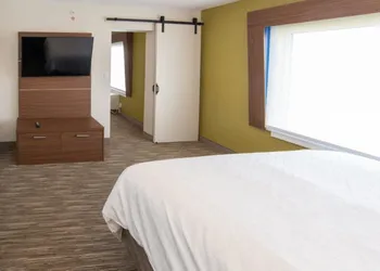 Holiday Inn Express & Suites North Battleford by IHG hotel thumbnail 7