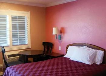 Sealamp Inn hotel thumbnail 4