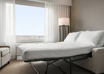 Delta Hotels by Marriott Indianapolis Airport hotel thumbnail 5