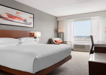 Delta Hotels by Marriott Indianapolis Airport hotel thumbnail 7