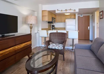 Ilikai Lite hotel thumbnail 4