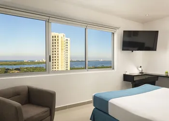 Suites Malecon Cancun hotel thumbnail 5