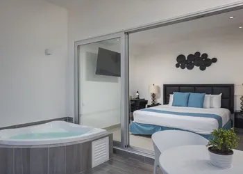 Suites Malecon Cancun hotel thumbnail 6