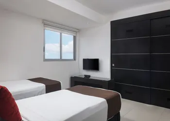 Suites Malecon Cancun hotel thumbnail 8