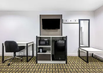 SureStay by Best Western Huntsville University Area hotel thumbnail 6