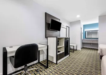 SureStay by Best Western Huntsville University Area hotel thumbnail 7