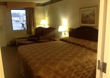 Colonial Inn & Suites /Airport/Graceland hotel thumbnail 5