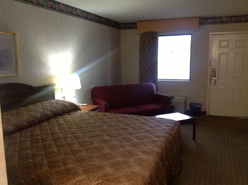 Colonial Inn & Suites /Airport/Graceland hotel detail image 6