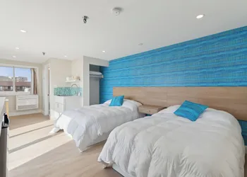 The Voyager hotel thumbnail 3
