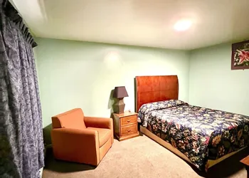 Your Motel hotel thumbnail 4