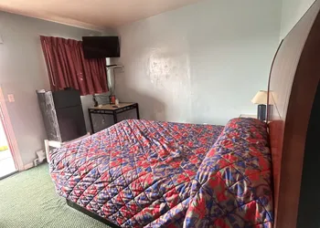 Your Motel hotel thumbnail 7