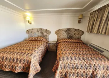 Westview Motel hotel thumbnail 3