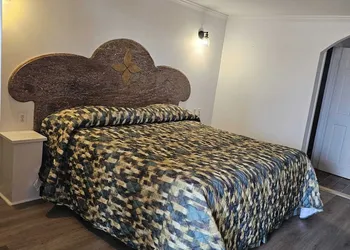 Westview Motel hotel thumbnail 6
