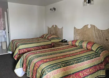 Westview Motel hotel thumbnail 8