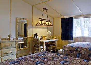 Lake Lodge Cabins - Inside the Park hotel thumbnail 5