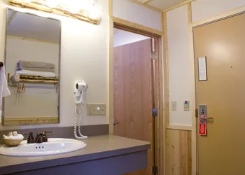 Lake Lodge Cabins - Inside the Park hotel thumbnail 6