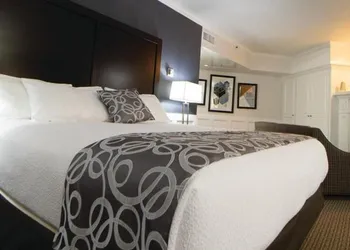 University Inn hotel thumbnail 2