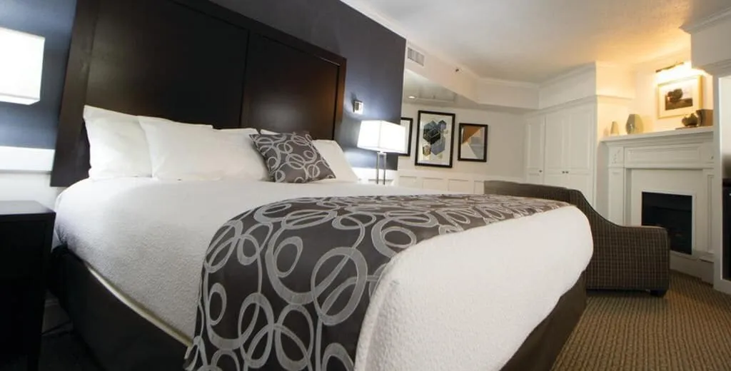 University Inn hotel detail image 2