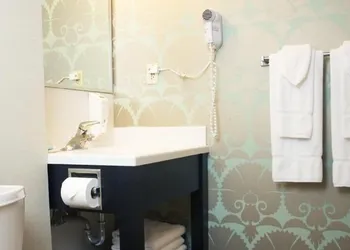 University Inn hotel thumbnail 8