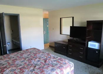 Delux Inn & Suites hotel thumbnail 8
