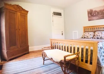 Laurel River Club Bed & Breakfast hotel thumbnail 2