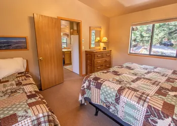 Castle Mountain Lodge hotel thumbnail 7