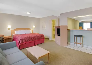 Tree Inn & Suites Albuquerque. hotel thumbnail 3