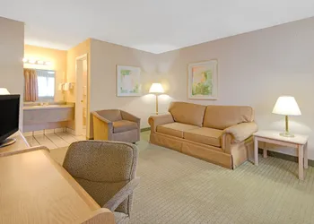 Tree Inn & Suites Albuquerque. hotel thumbnail 4
