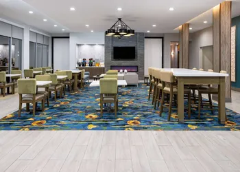 La Quinta Inn & Suites by Wyndham Locust Grove hotel thumbnail 3