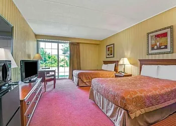HomeSpring Inn & Studios hotel thumbnail 2