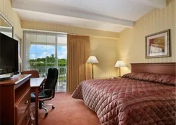 HomeSpring Inn & Studios hotel thumbnail 3