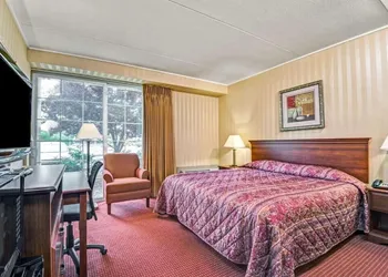 HomeSpring Inn & Studios hotel thumbnail 6