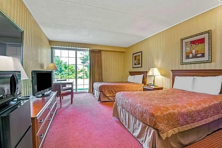 HomeSpring Inn & Studios hotel detail image 2