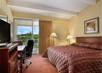 HomeSpring Inn & Studios hotel thumbnail 3