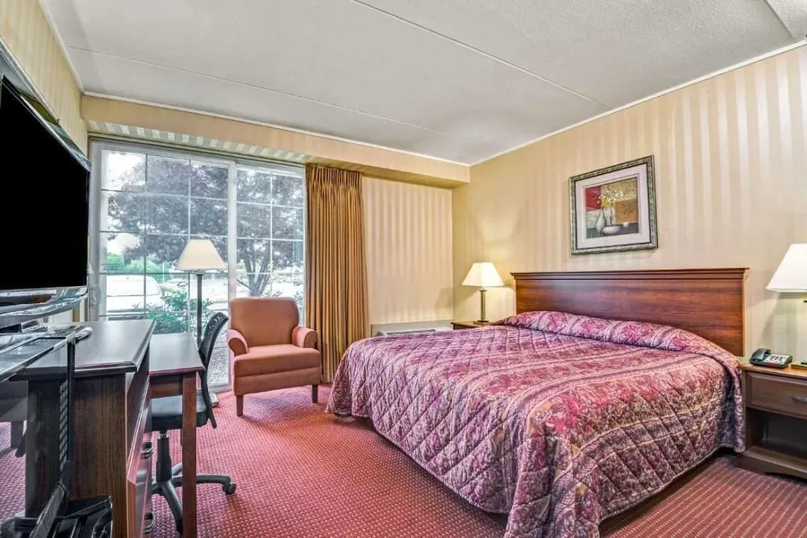HomeSpring Inn & Studios hotel detail image 6