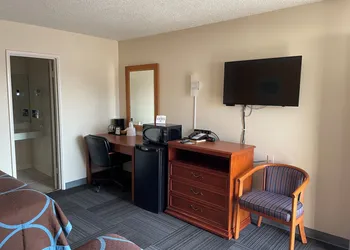 American Inn Motel hotel thumbnail 5
