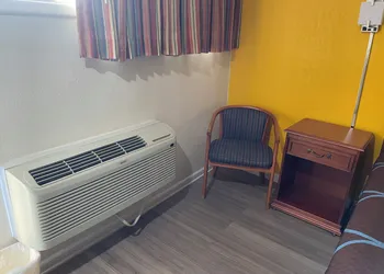 American Inn Motel hotel thumbnail 8