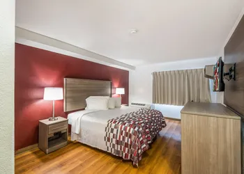 Red Roof Inn Rochester – Airport hotel thumbnail 5