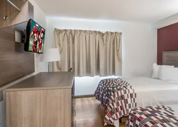 Red Roof Inn Rochester – Airport hotel thumbnail 8