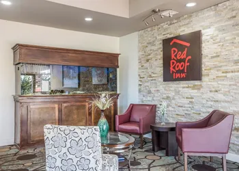 Red Roof Inn Savannah - Richmond Hill/ I-95 hotel thumbnail 4