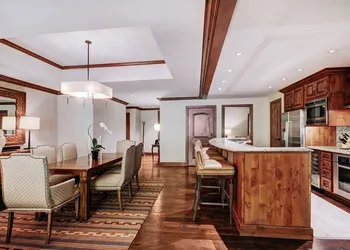 Luxe 2BR+Den Ritz-Carlton Residence Quiet Location by RedAwning hotel thumbnail 6