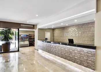 Everest Hotel hotel thumbnail 4