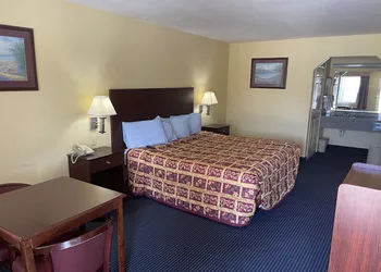 Gun Barrel Executive Inn hotel thumbnail 4