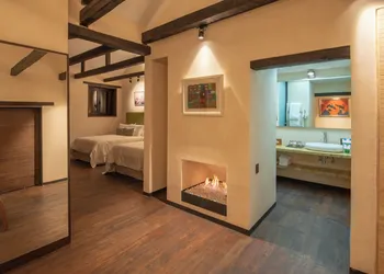 Uvence Arte + Hotel hotel thumbnail 7