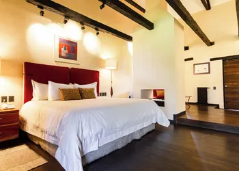 Uvence Arte + Hotel hotel thumbnail 8