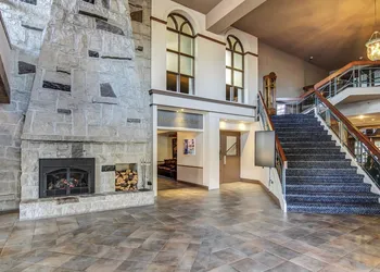 La Saguenéenne - Hôtel et Centre de Congrès hotel thumbnail 2
