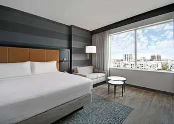 Holiday Inn Express Houston - Galleria Area by IHG hotel thumbnail 3