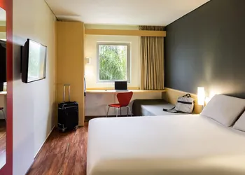 ibis Monterrey Valle hotel thumbnail 4
