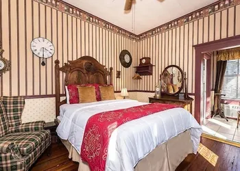 Old Powder House Inn hotel thumbnail 2